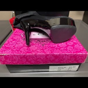 COPY - Knee high stocking boot by Elle